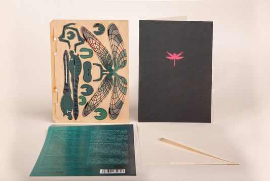 Tarjeta decorativa 3D de libélula