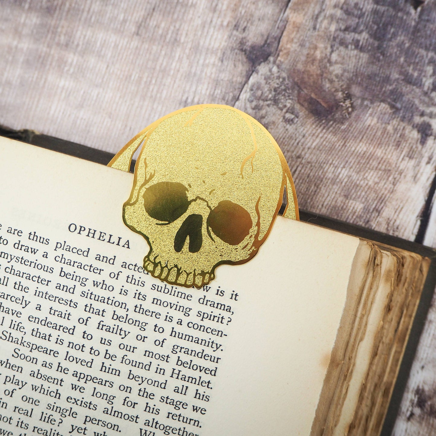 Marcapáginas de latón con diseño de calavera de Shakespeare Hamlet «To Read Or.»