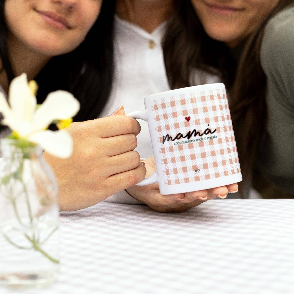 Taza "Mamá, Eres Nuestro Mejor Regalo"