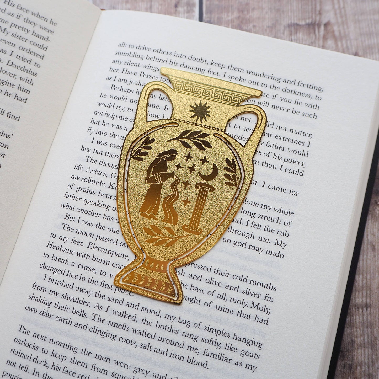 Marcador de libros de latón en forma de vaso griego