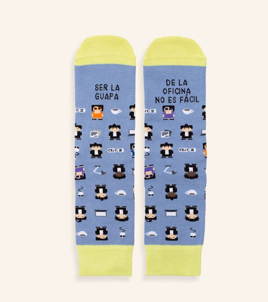 Calcetines "Ser La Guapa De La Oficina No Es Fácil"