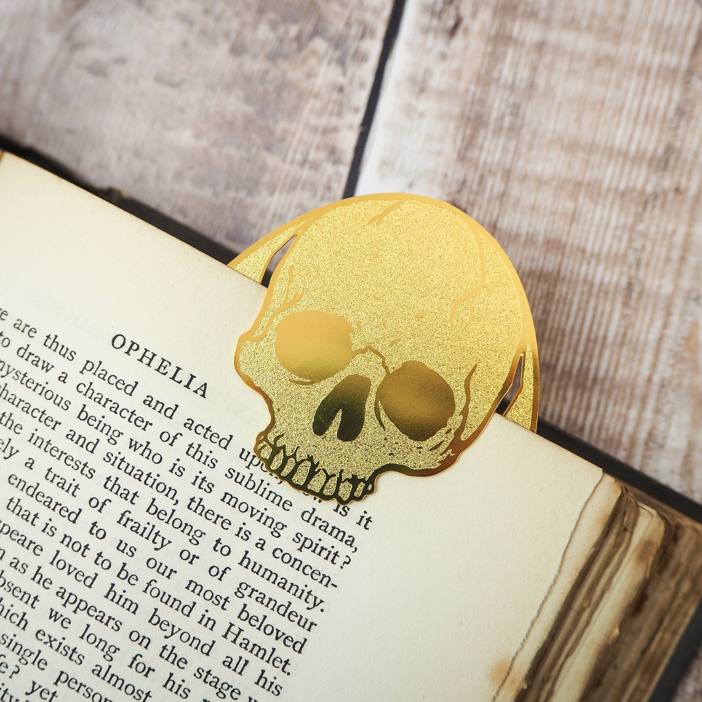 Marcapáginas de latón con diseño de calavera de Shakespeare Hamlet «To Read Or.»
