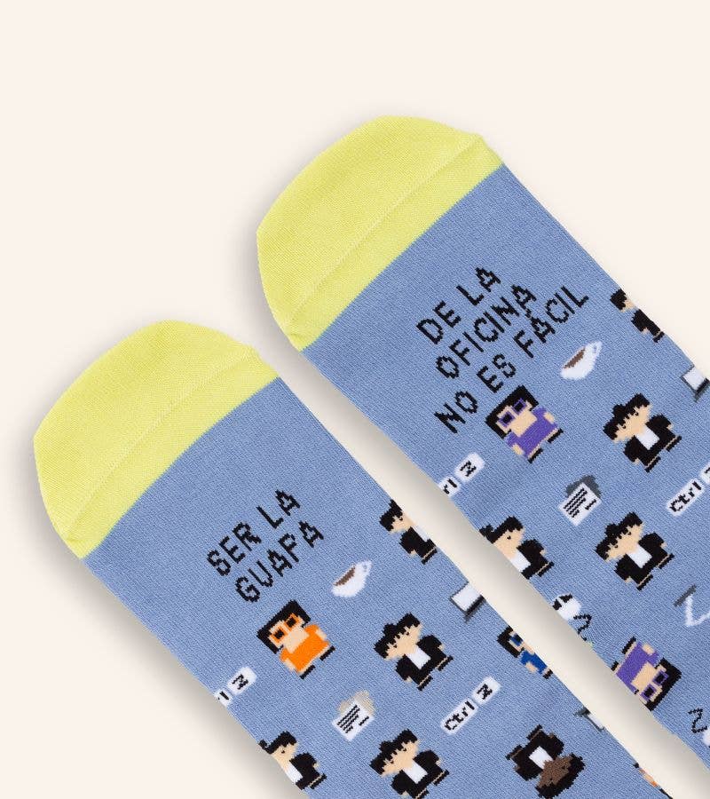 Calcetines "Ser La Guapa De La Oficina No Es Fácil"