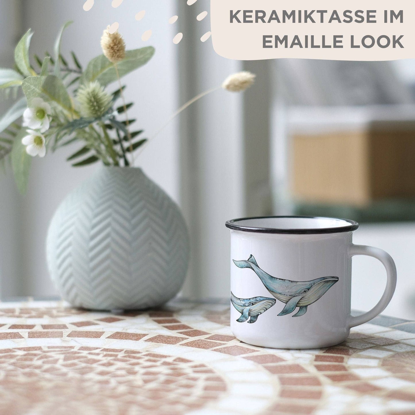 Taza de cerámica con ballenas azules