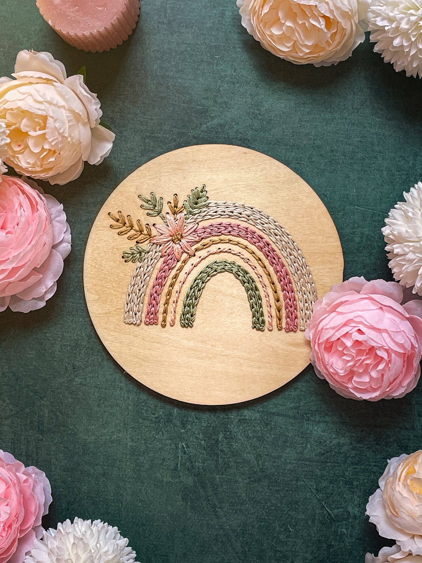 Kit de bordado floral arcoíris