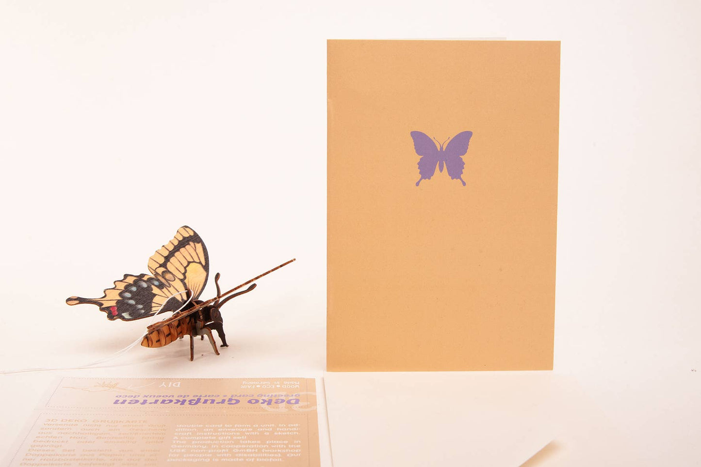 Tarjeta decorativa 3D de saludo con mariposa