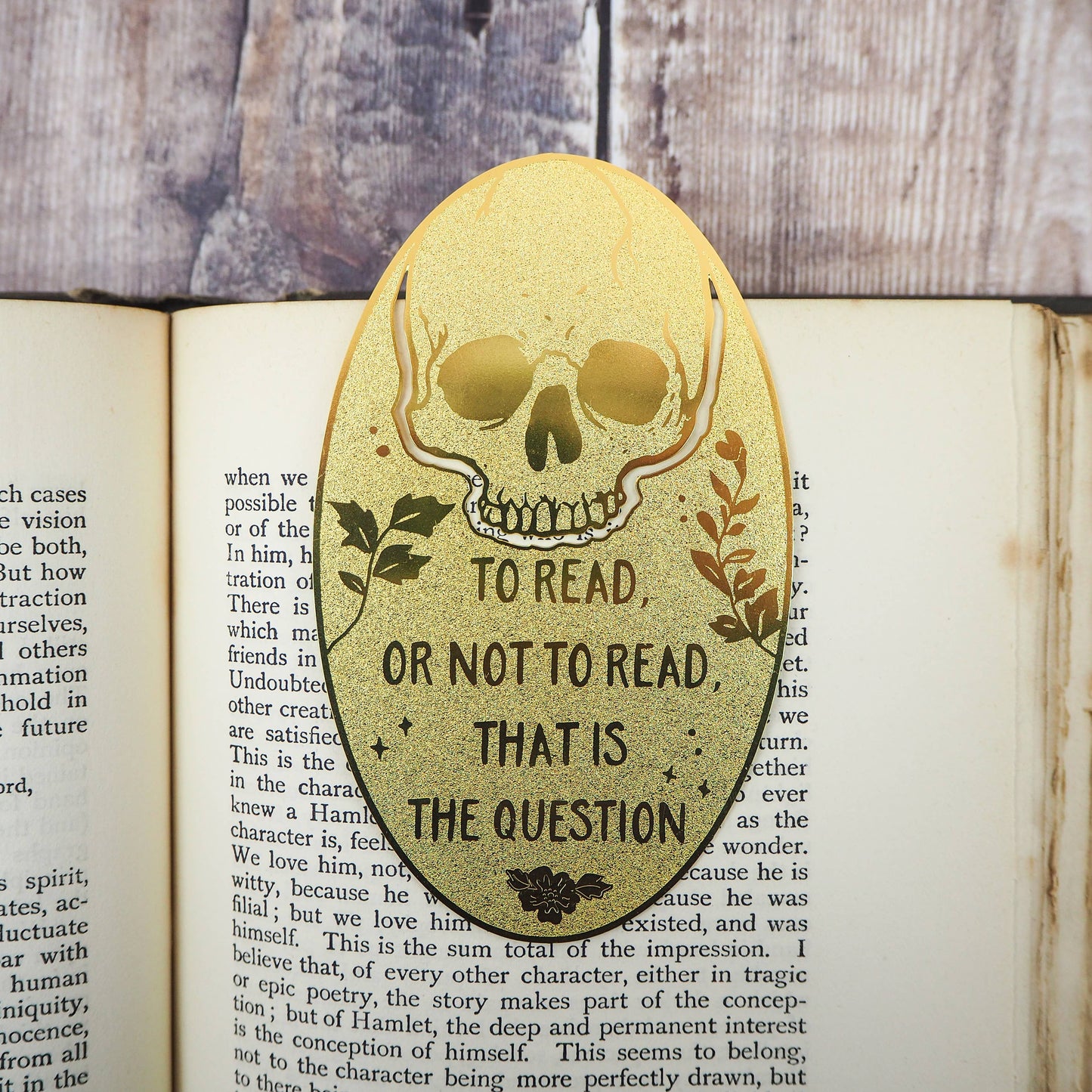 Marcapáginas de latón con diseño de calavera de Shakespeare Hamlet «To Read Or.»