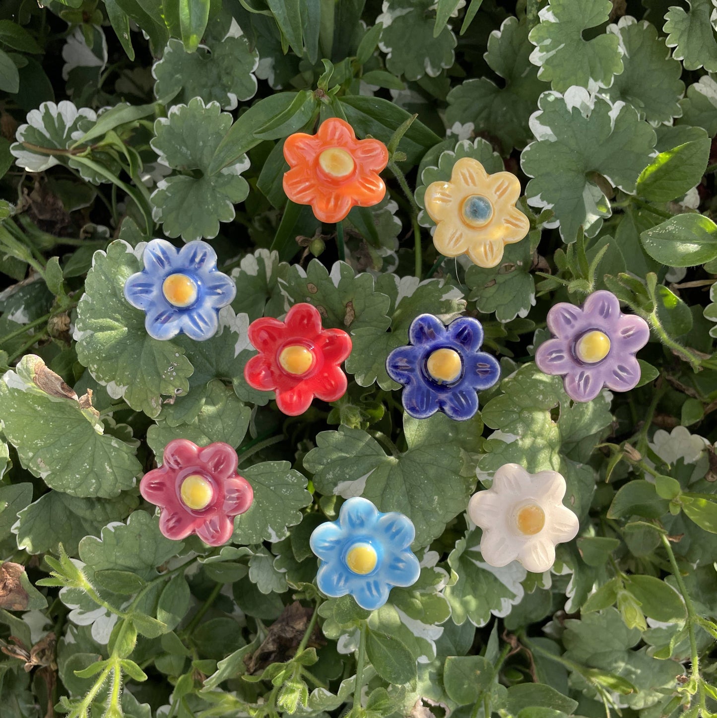 Flor de fresa de cerámica con tallo para plantas