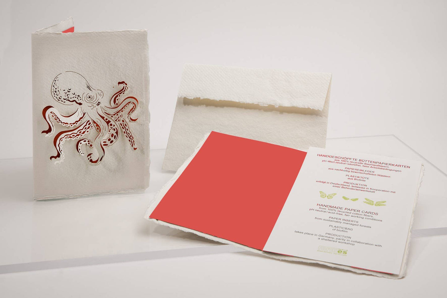 Tarjeta plegable con forma de calamar hecha de papel butacado