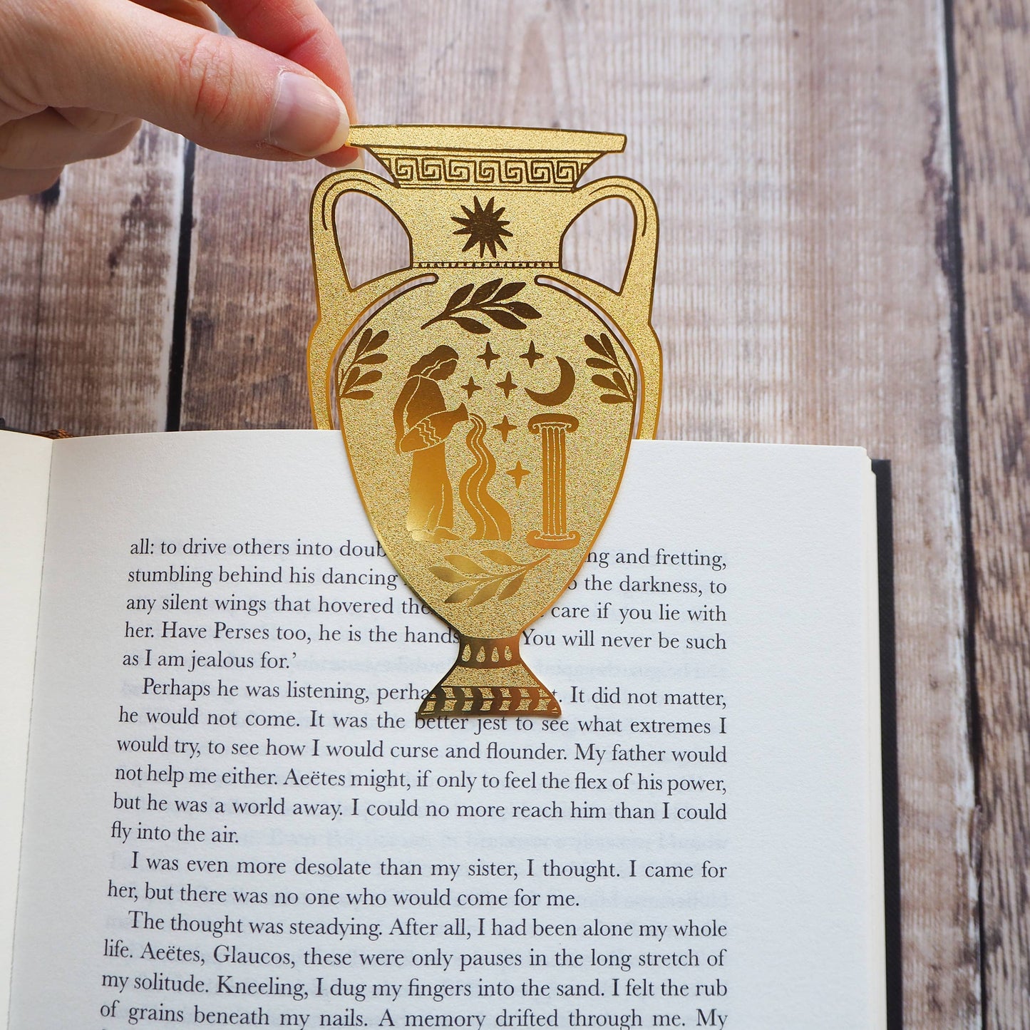Marcador de libros de latón en forma de vaso griego