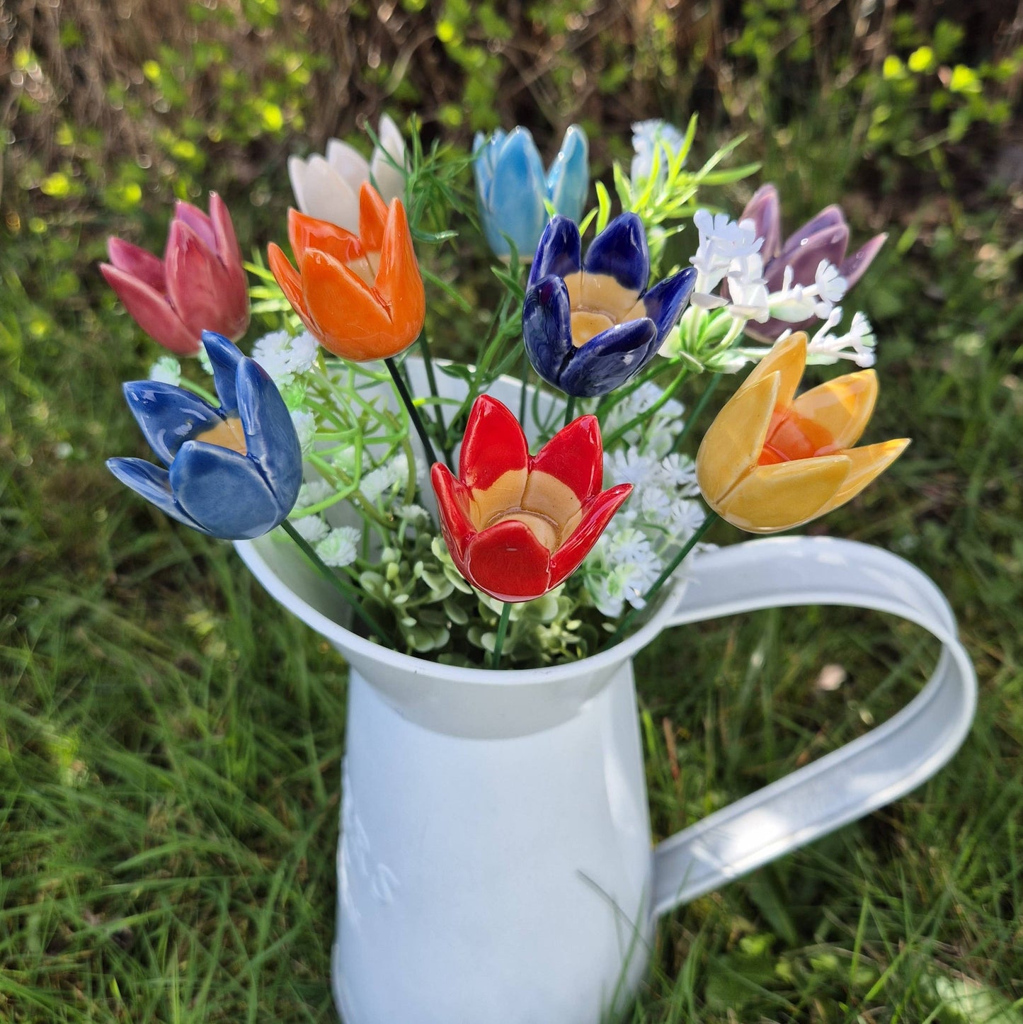Tulipán de cerámica con tallo para plantas