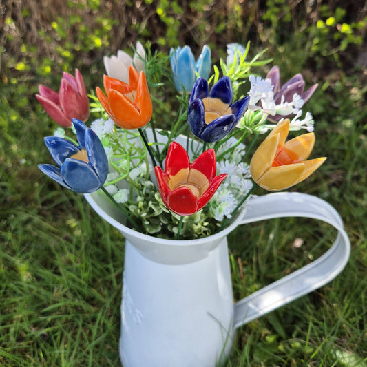 Tulipán de cerámica con tallo para plantas