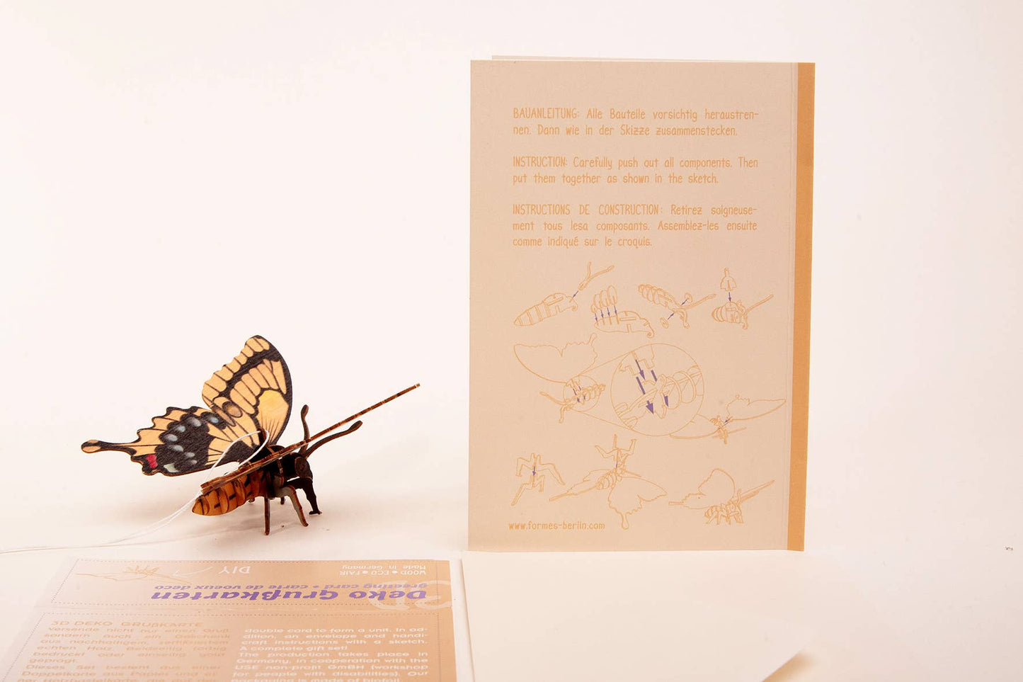 Tarjeta decorativa 3D de saludo con mariposa